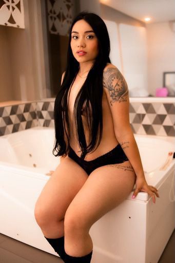 UNA JOVENCITA ACOMPAÑANTE DE LUJO 👠