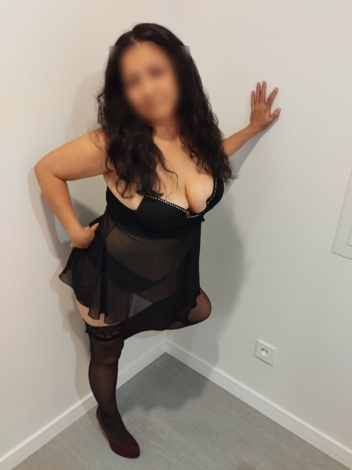 MADURITA PARAGUAYA CON GANAS DE UNA BUENA FIESTA