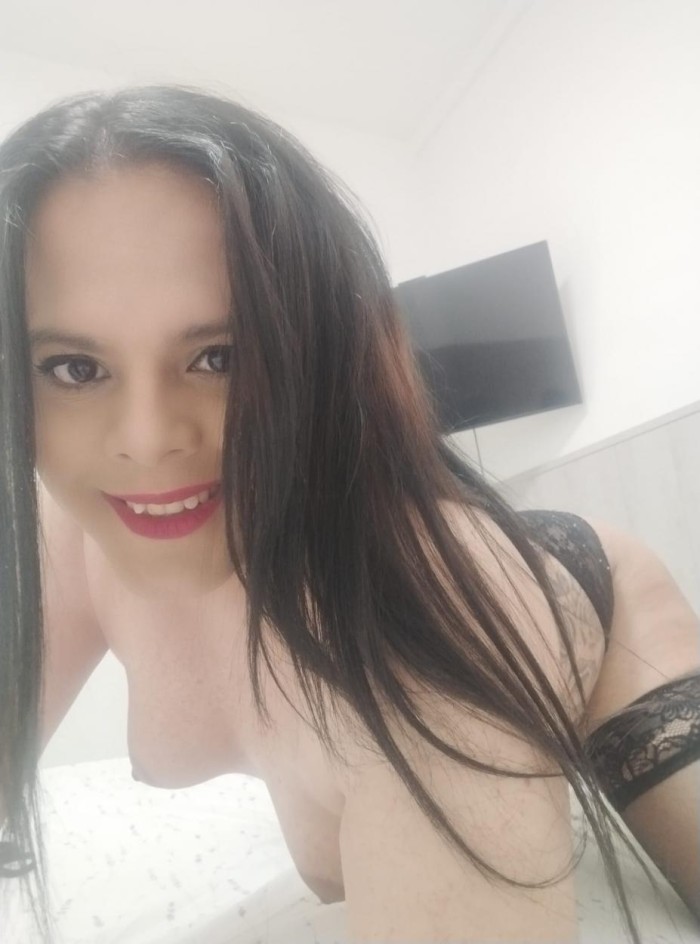 MIA, EXPERTA EN NOVATOS Y CON GARGANTA PROFUNDA