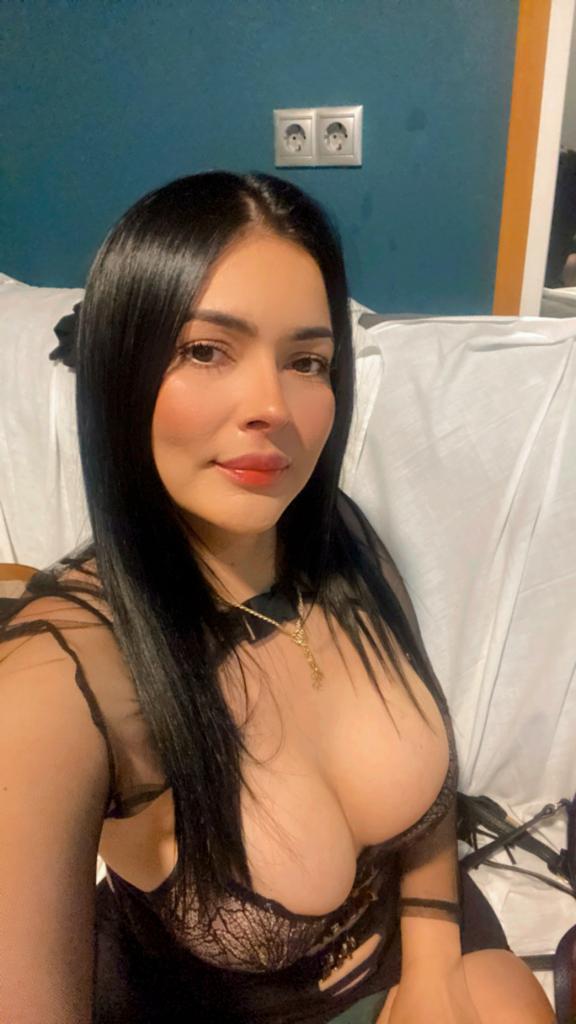 COLOMBIANA TETONA Y MUY CACHONDA