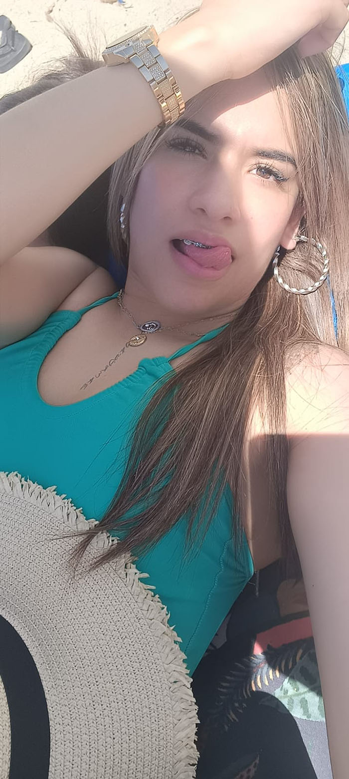 UNA LATINA SIN TABUS