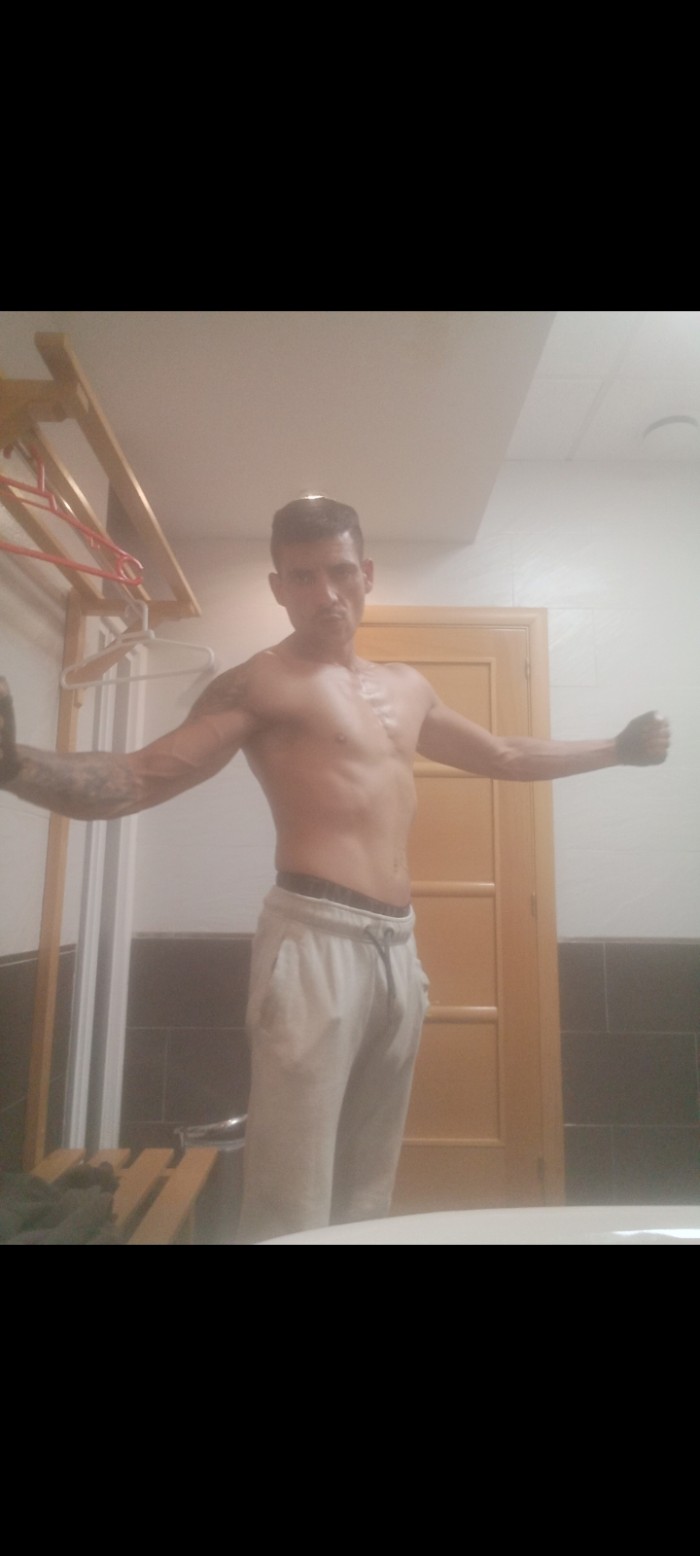 Esclavo sumiso busca ama dominante