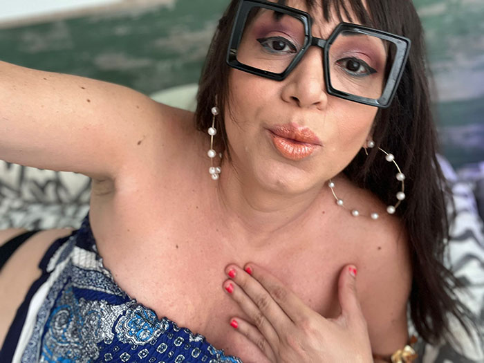 MASAJES; BESO NEGROS. JUGUETES. MORBAZO. FIESTAS