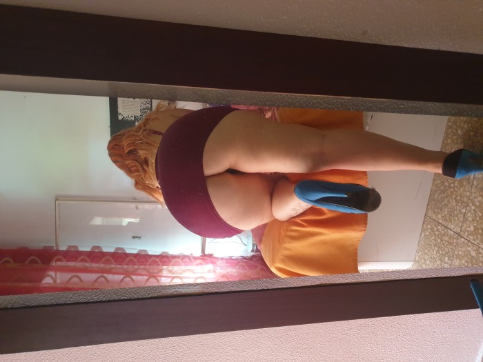 ESPAÑOLA ELDA LLAMAME VAMOS A PASARLO BIEN