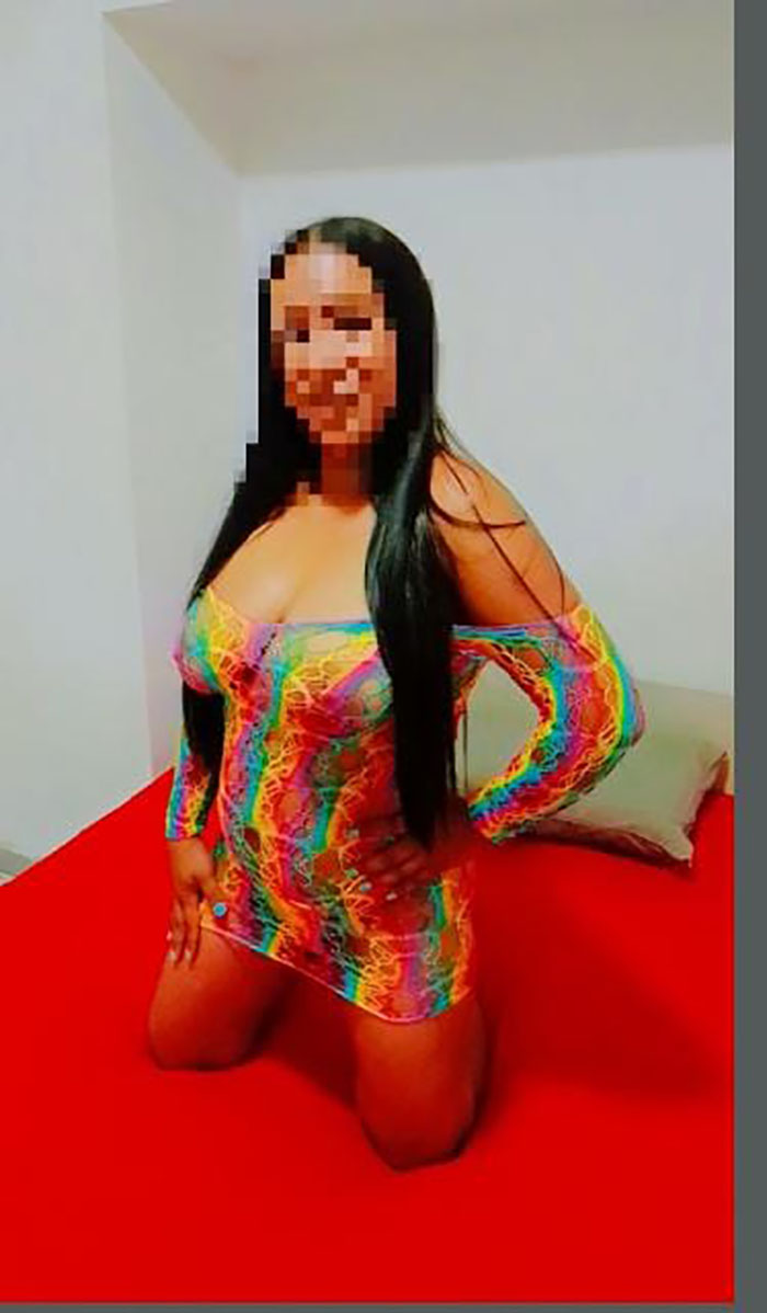 ESTA MADURITA QUIERE QUE LE METAS LA POLLA