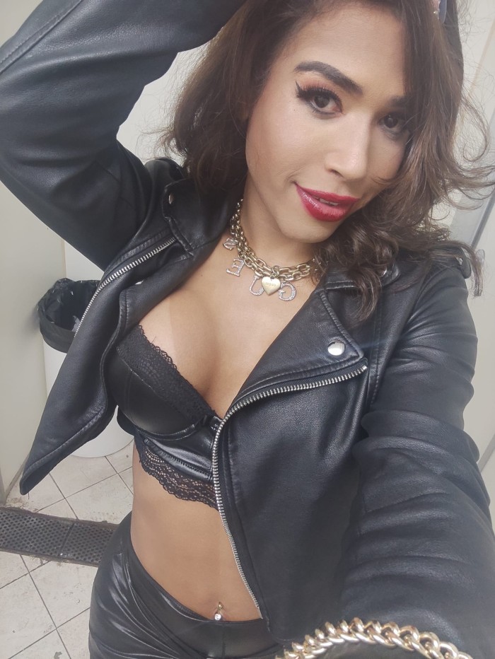 ¡Luana! Espectacular masajista trans