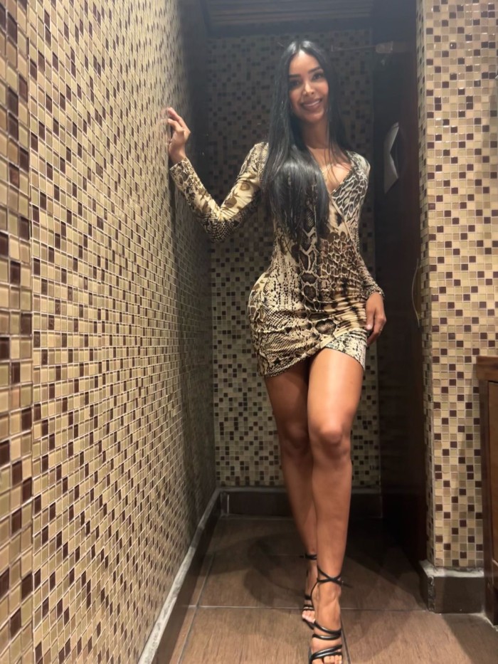 Hermosa latina pocos días en Madrid fiestera