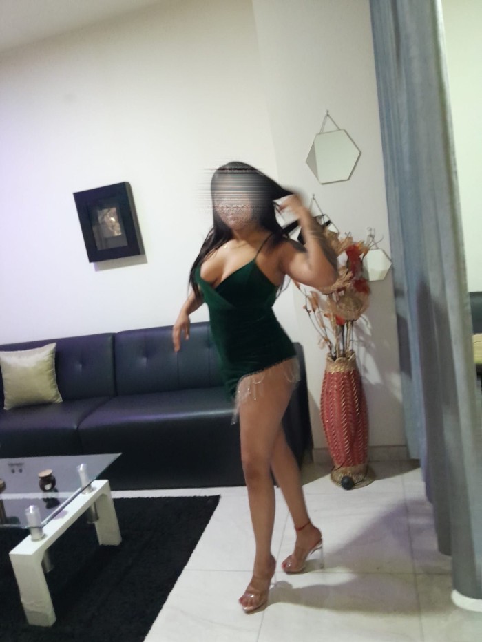 RADIANTE JOVENCITA DOMINICANA DISPUESTA A TODO