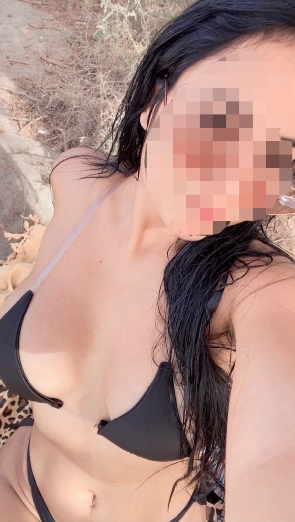 Sexy latina con una boquita traviesa