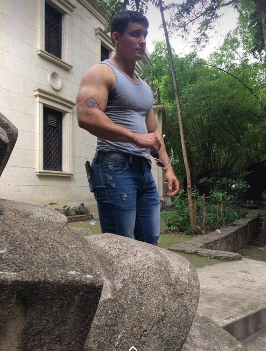 Hombre de maravillosa presencia física