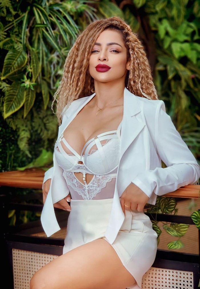 Rubia exotica nuevita en la isla 24hs