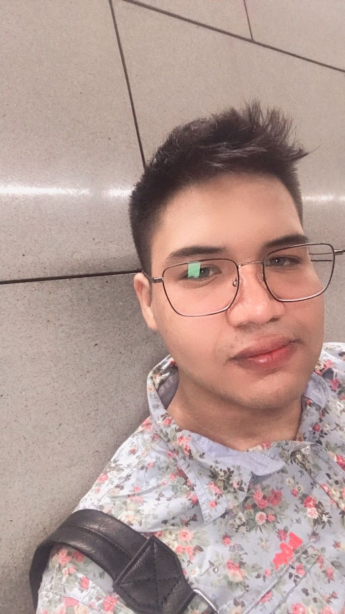 ESTUDIANTE DE 18 AÑOS POCA EXPERIENCIA