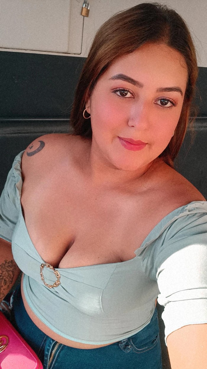 Chica colombiana ardiente con ganas de pasarla ric