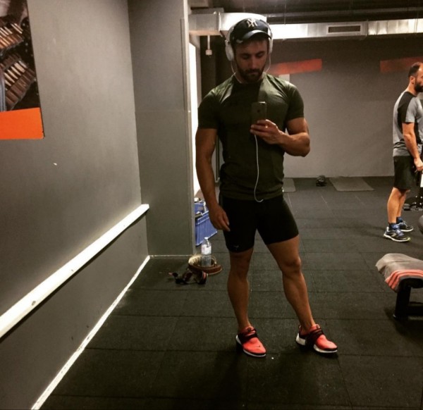 Carlos por pocos dias por la.zona español