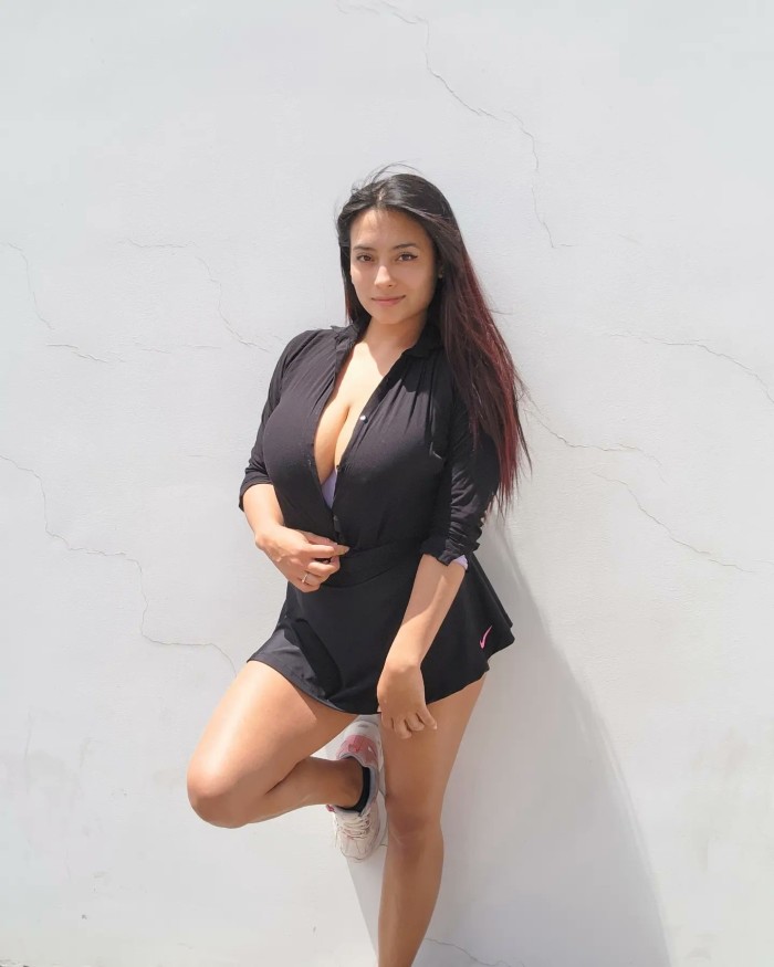 Elvira.. tetas XXL!!