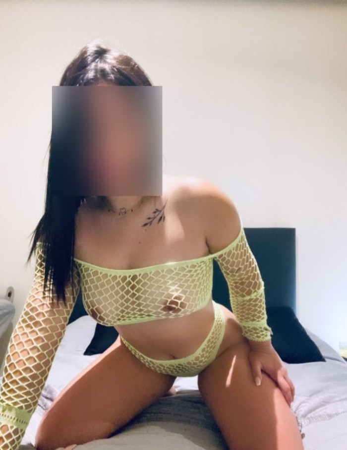 Chica ardiente y complaciente