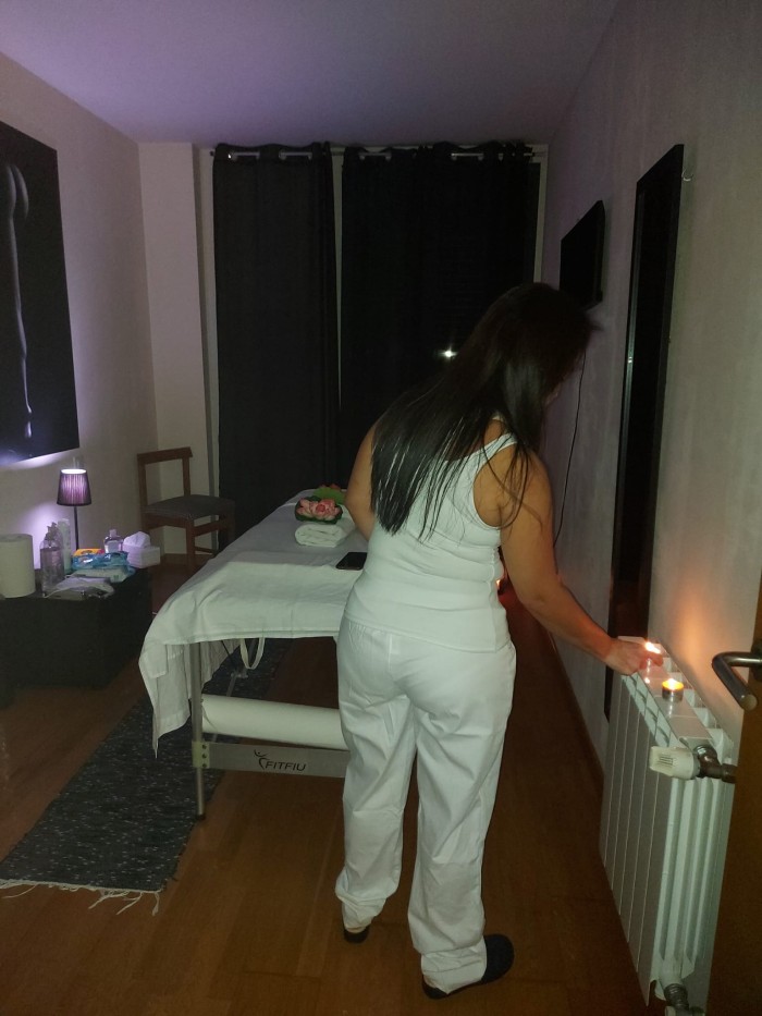 Excelente Quiromasajista Española