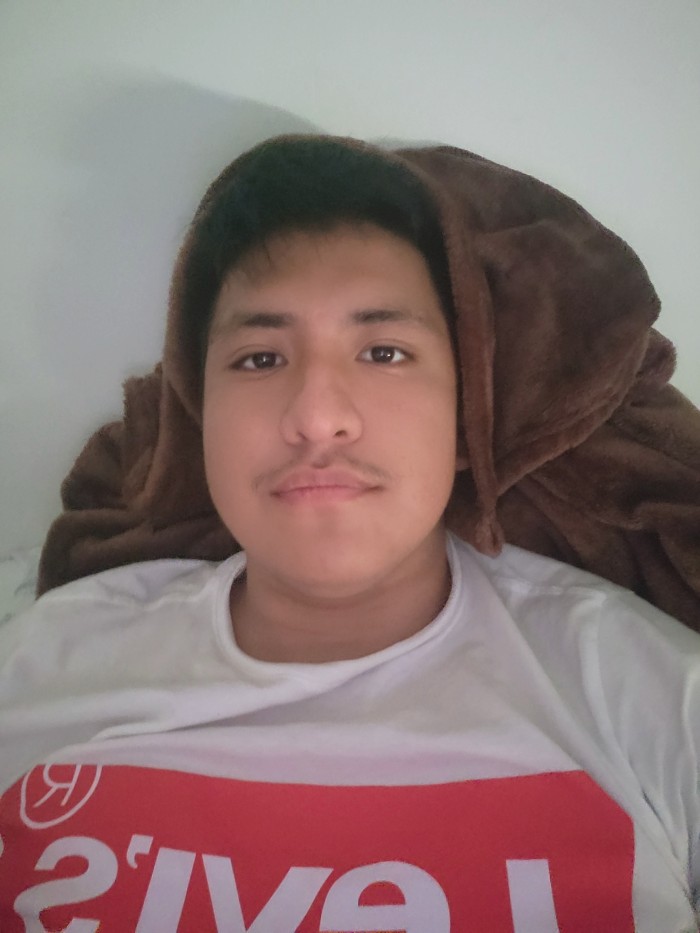 Guapo latino de 23 años