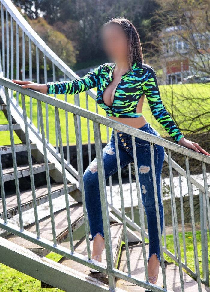 HERMOSA MADURITA FOLLONA