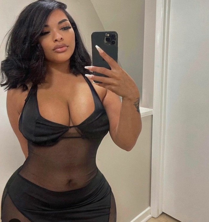 MORENAZA LATINA POTENTE Y SENSUAL