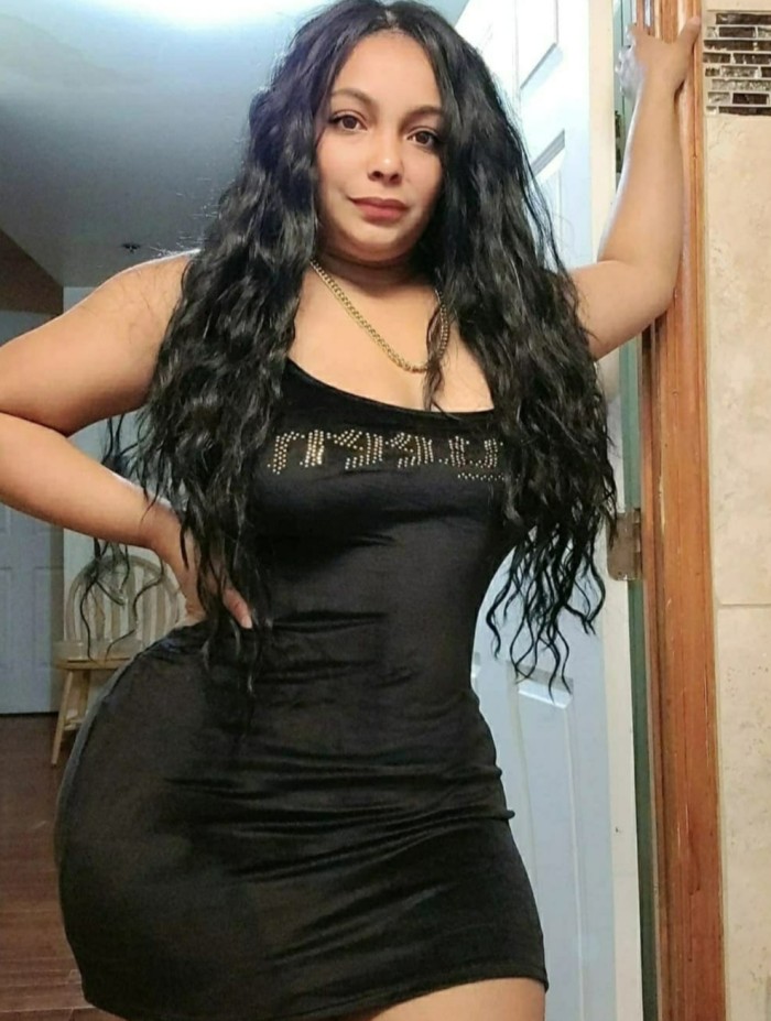 MORENAZA LATINA POTENTE Y SENSUAL