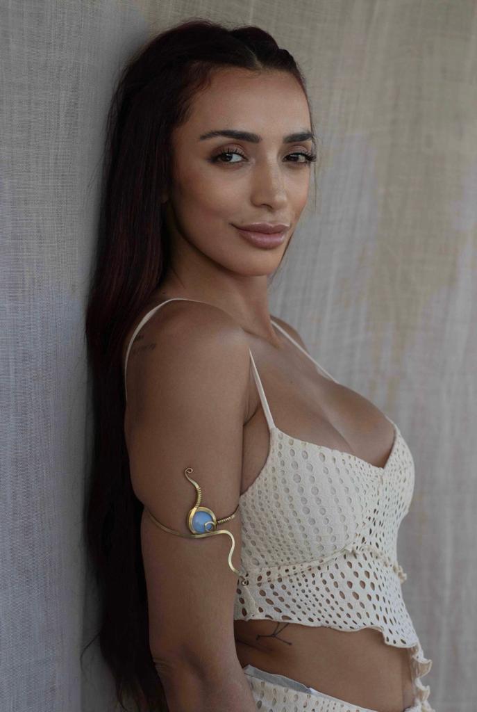 jovencita española pícara y sexy en Marbella