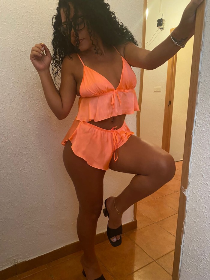 COMPLACIENTE, DIVERTIDA Y MUY DISCRETA