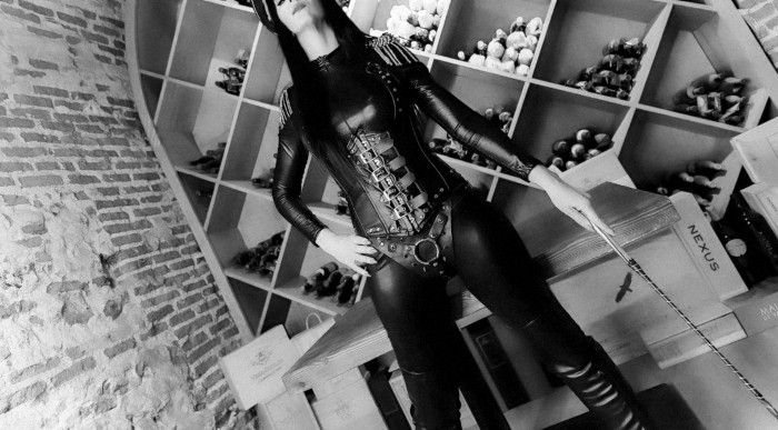 AMA PROFESIONAL ESPAÑOLA FEMDOM BDSM