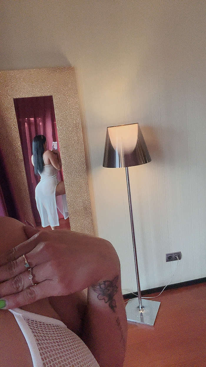 Tetona y Culona colombiana nueva por la zona