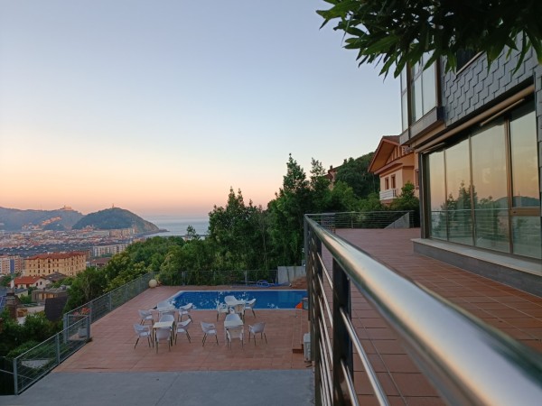 PLAZA LIBRE EN CHALET EN SAN SEBASTIAN LUXURY