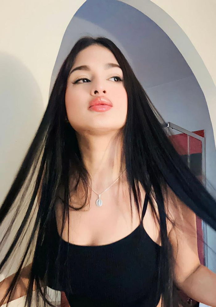 JOVENCITA VENEZOLANA PARA PAREJAS EN BCN