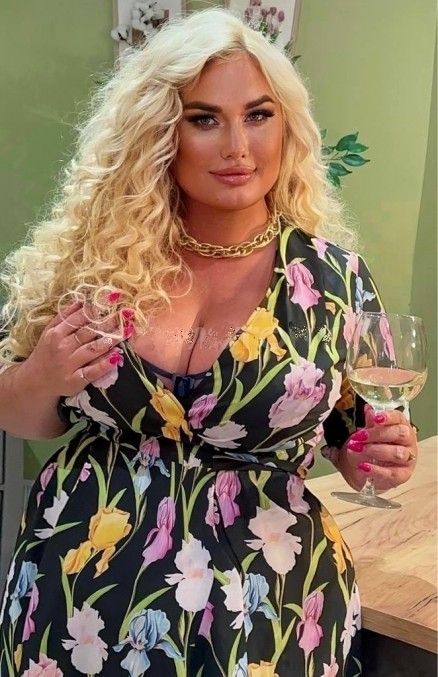 Autentica rubita muy COMPLETA por CENTRO, hospital clinico