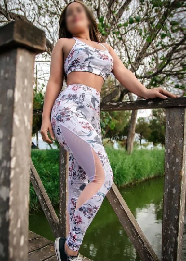 Rubita española con gana de una buena fiestita