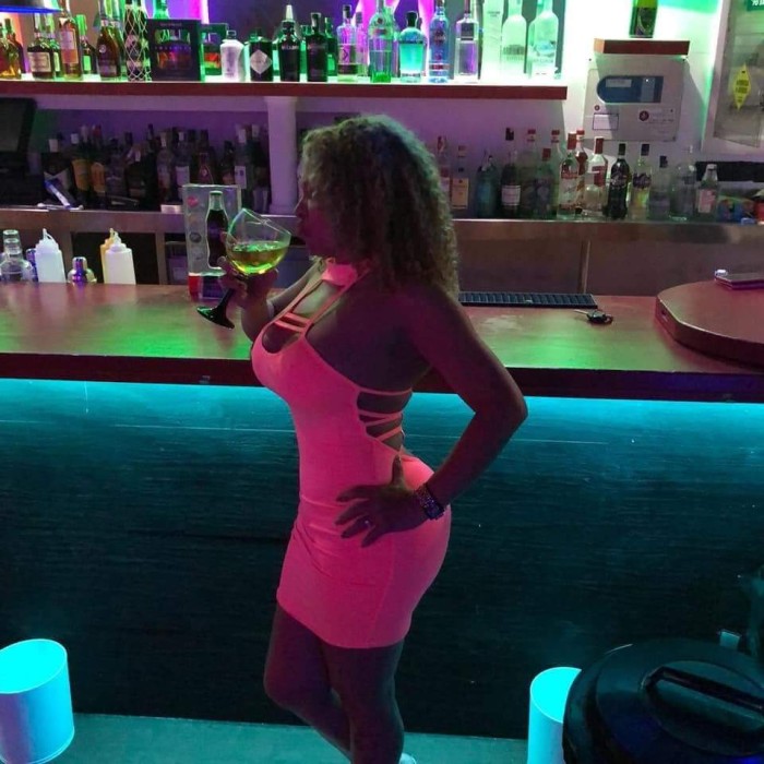 KARLA…..DISFRUTEMOS JUNTOS DE LA NOCHE