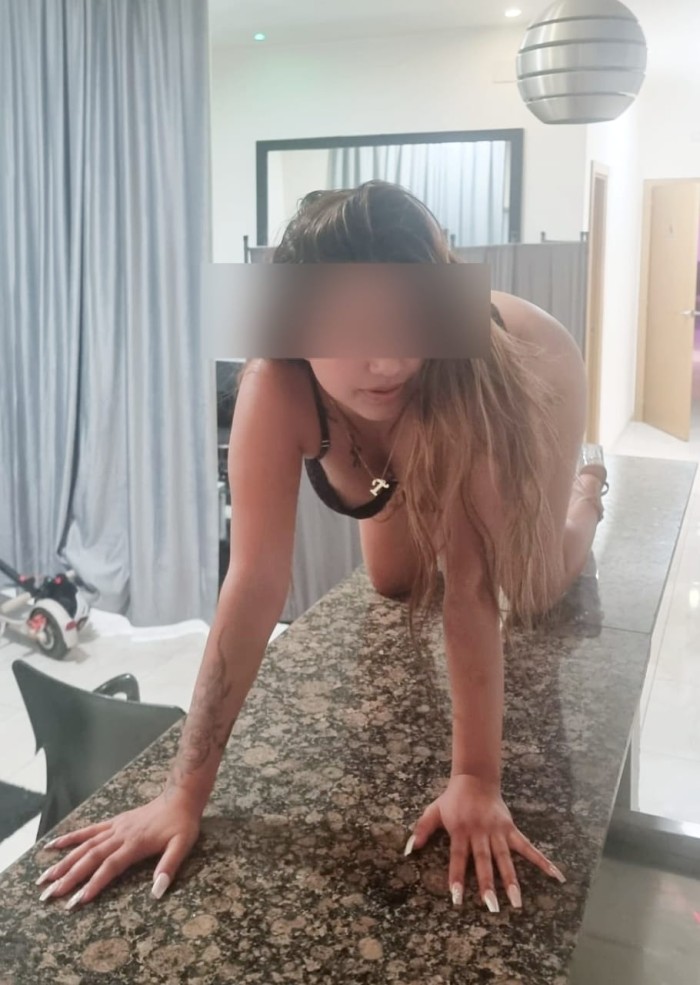 SOY UNA PUTITA CACHONDA POR MAMAR POLLA