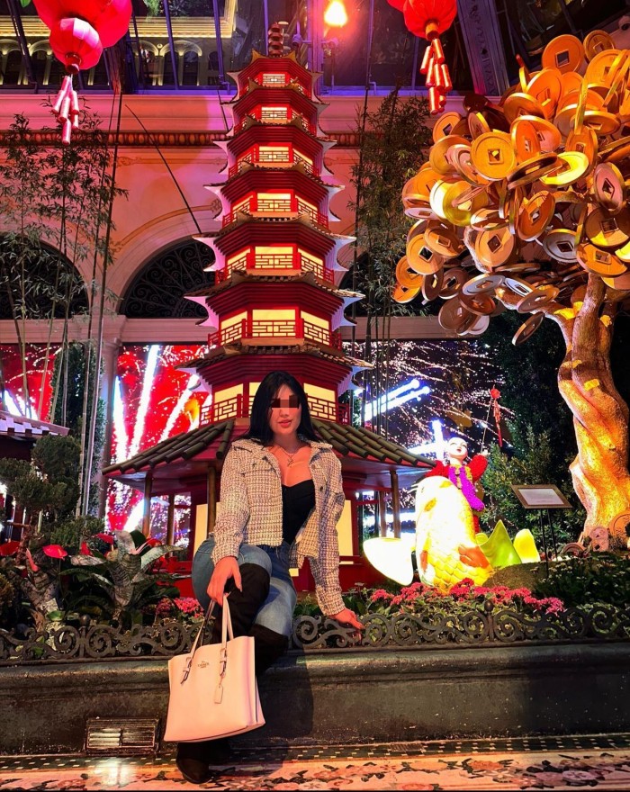 ME LLAMAN LA DEVORADORA DE POLLAS