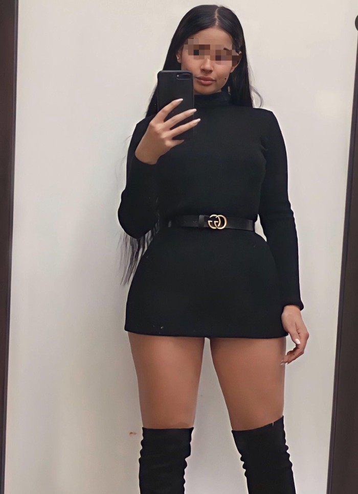 UNAS TETAS GRANDES PARA UNA CUBANITA