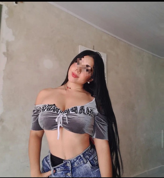 DELICADA DULCE Y A LA VEZ UNA PERRA EN LA CAMA