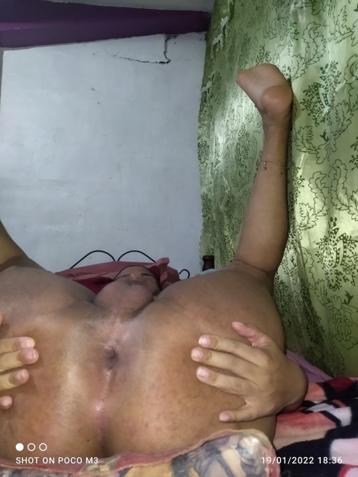 Hermosa trans femenina complaciente morbosa latina