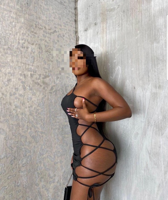 Morena latina Hermosa primera vez en