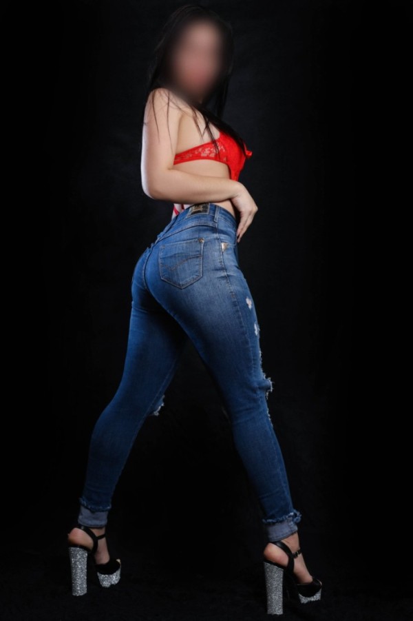 MIS AMORES ESTOY AQUI DISPONIBLE PARA DOMICILIOS