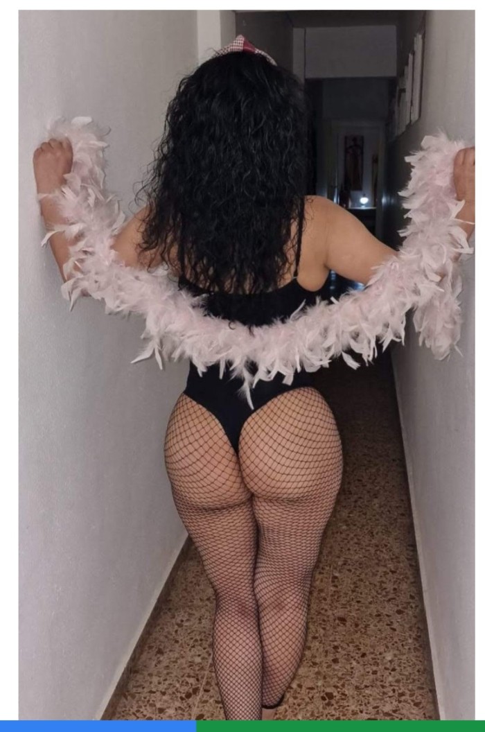 FIESTERA COLOMBIANA MADURITA SOLA EN CASA