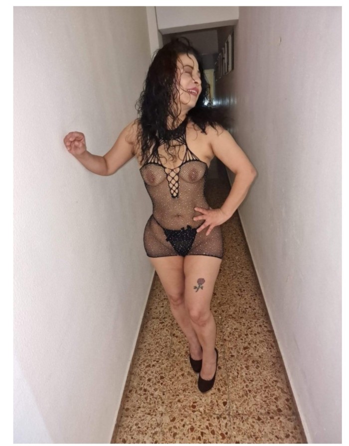FIESTERA COLOMBIANA MADURITA SOLA EN CASA