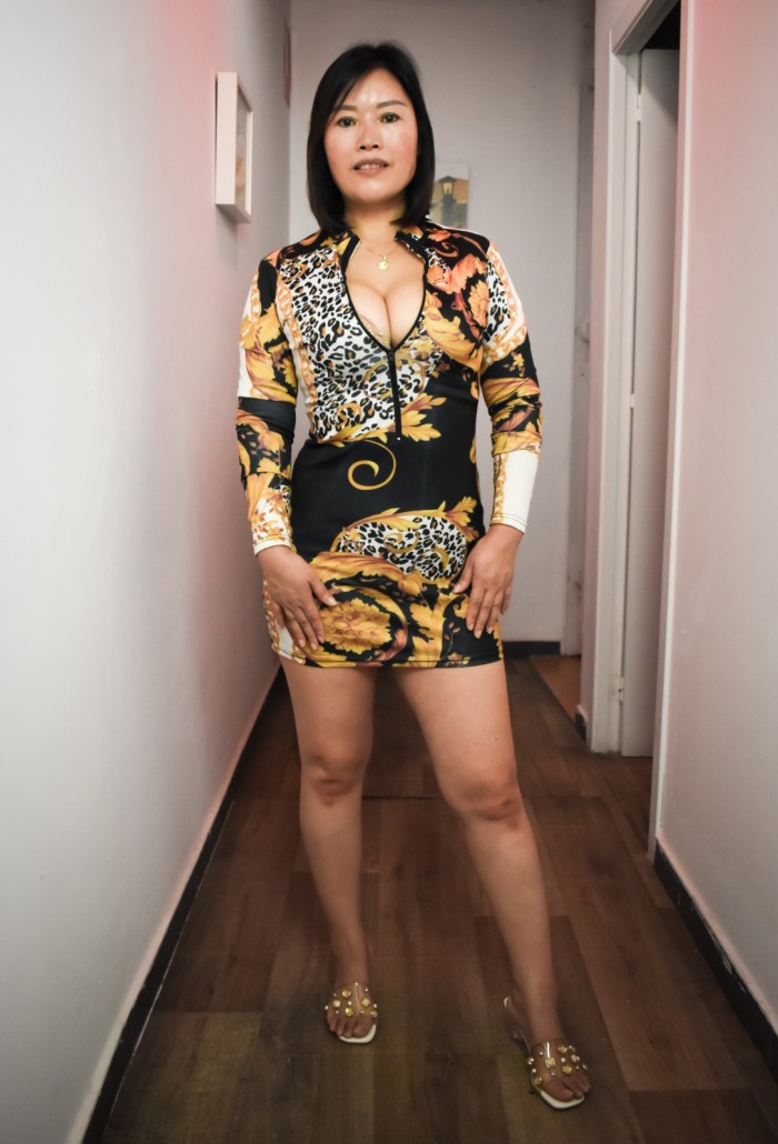 Hermosa masajista oriental