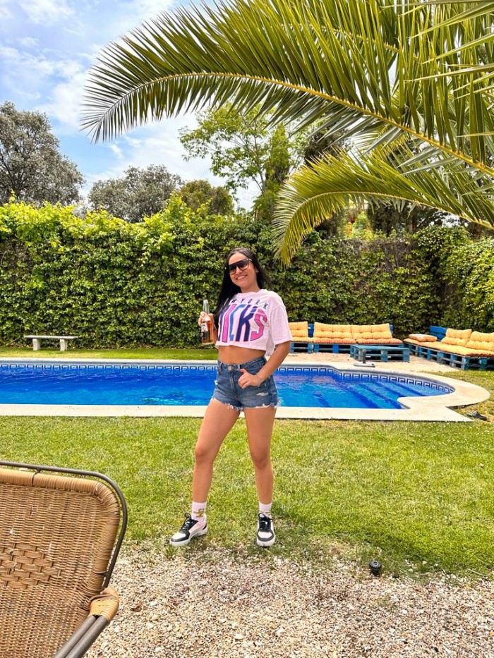 ENCANTADORA DISPUESTA A COMPLACERTE