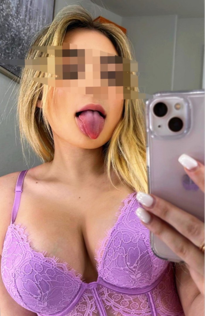 Soy andreaaaa cariñosa y fiestera