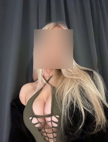 EXUBERANTE FEMENINA RUBIA DELICIOSAS CURVAS.. SALI