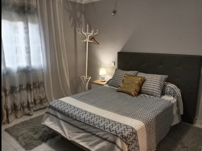 se alquilan habitaciones para chico o chica y Trans 200 semanal