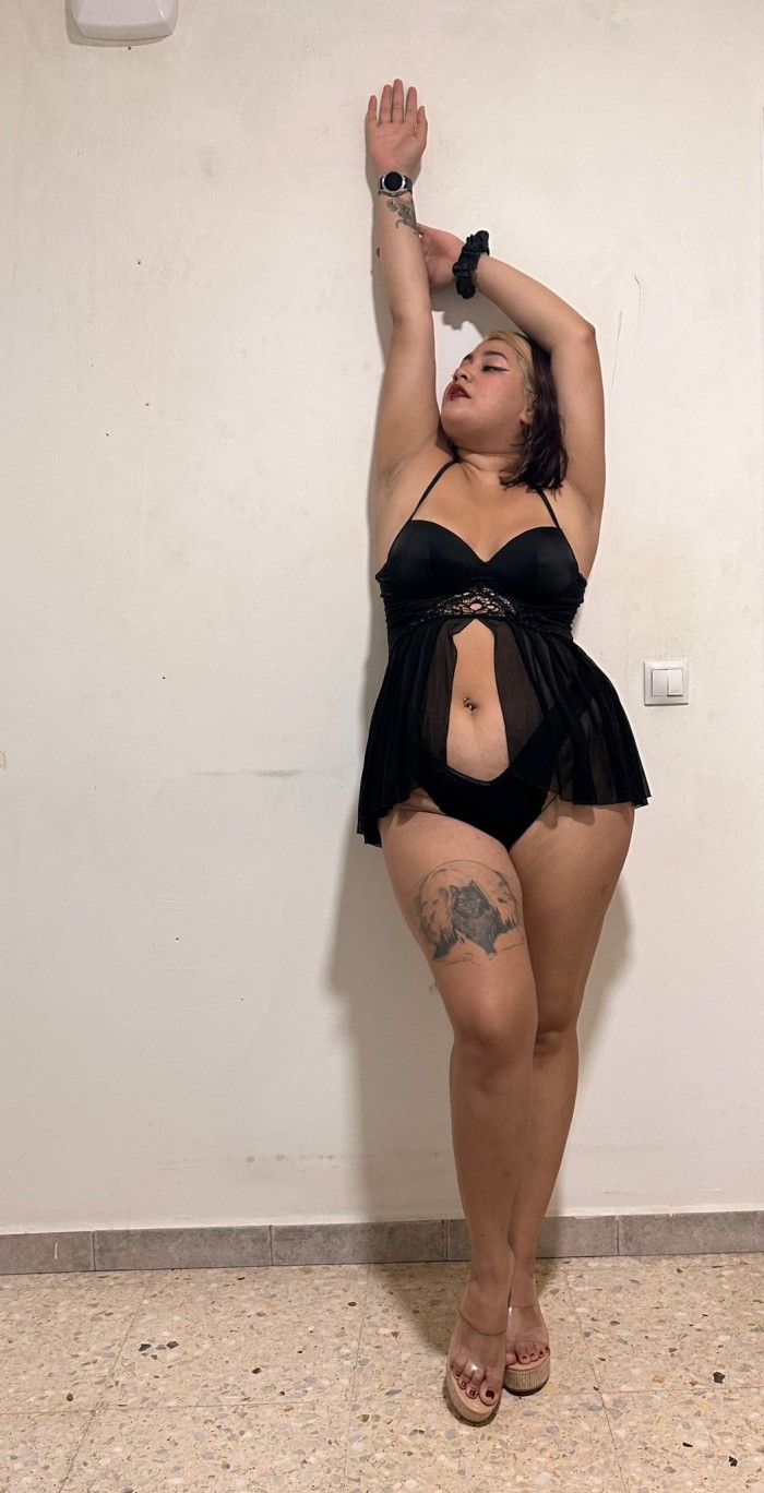 TEEN CURVY CON GANAS DE FIESTA Y MUCHO SEXO…