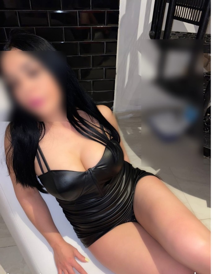 CHICA FIESTERA Y GUARRA ADICTA AL SEXO